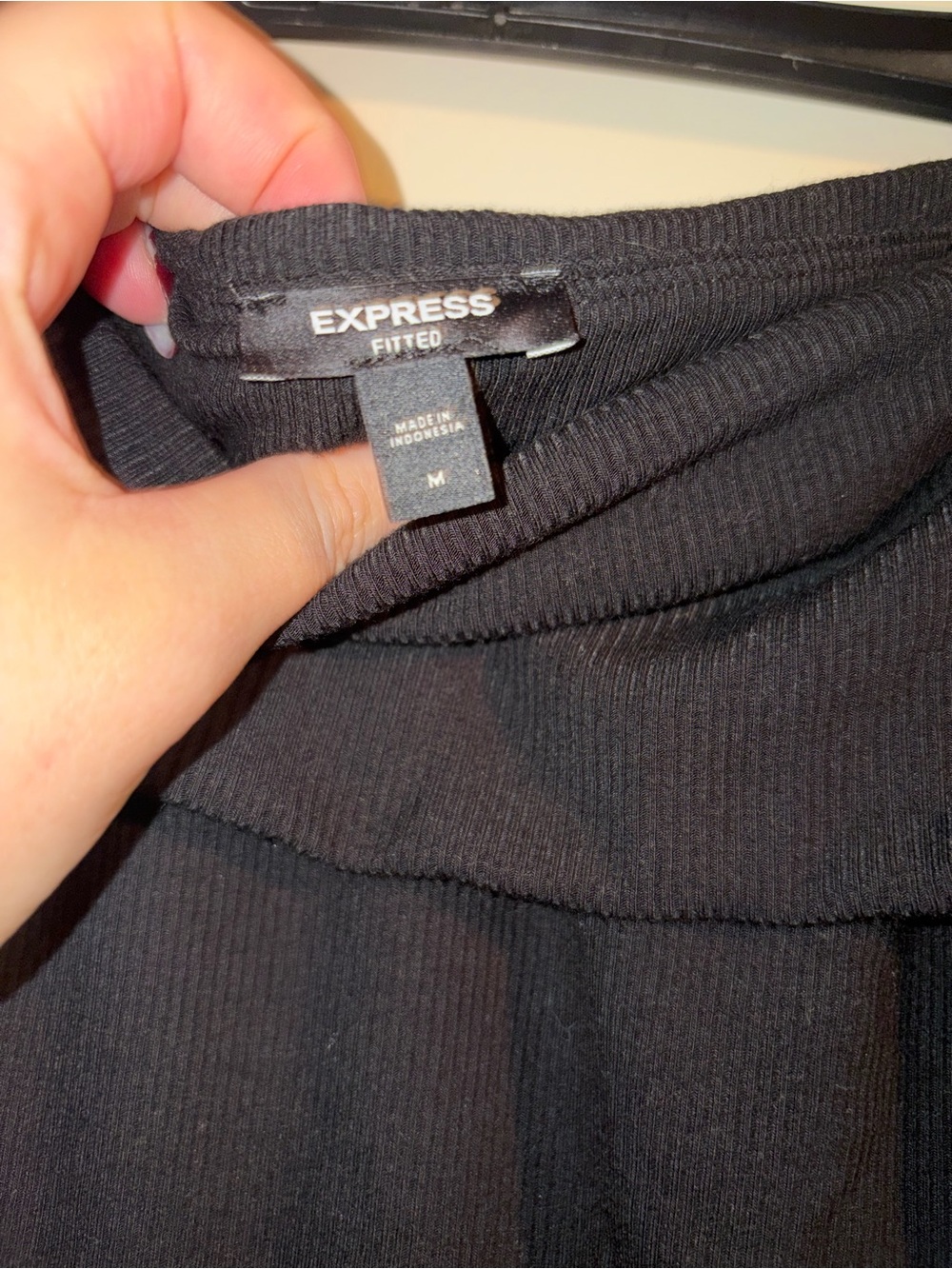 Express Off-Shoulder Black Ribbed Top - Picture 4 of 4